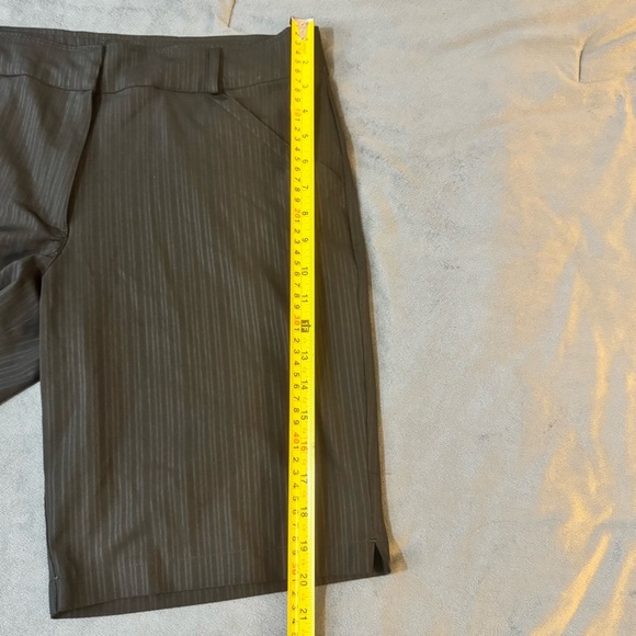 Nike Golf Shorts
#1025 - Picture 6 of 11